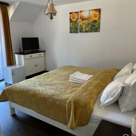Conacul Muntii Bucovinei Hotel Câmpulung Moldovenesc Exterior foto